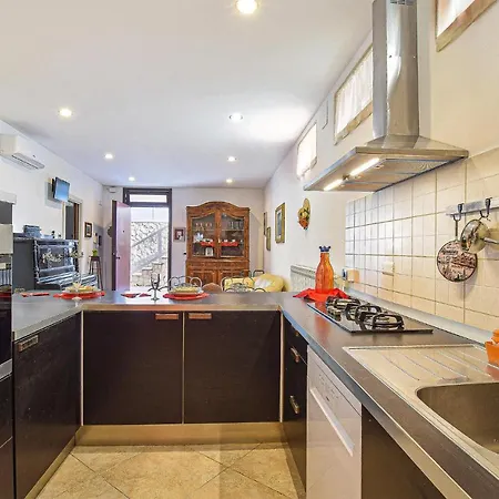 Stunning In With 3 Bedrooms And Wifi